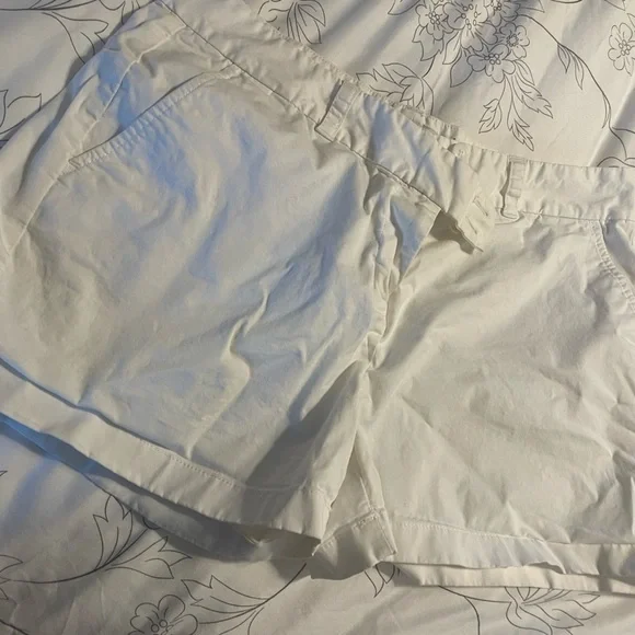 VINEYARD VINES 🐳 Classic White Shorts- women’s size 10 - Picture 3 of 6